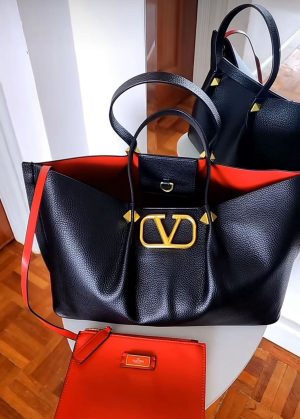 V Logo Escape Tote Bag
