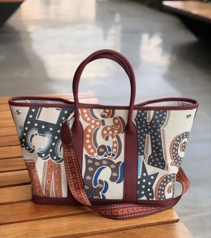 Garden Party 49 Voyage Canvas Tote